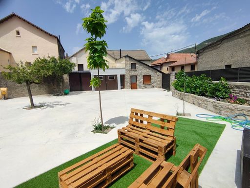 Casa Pesca Vera tiene un patio interior con aparcamiento