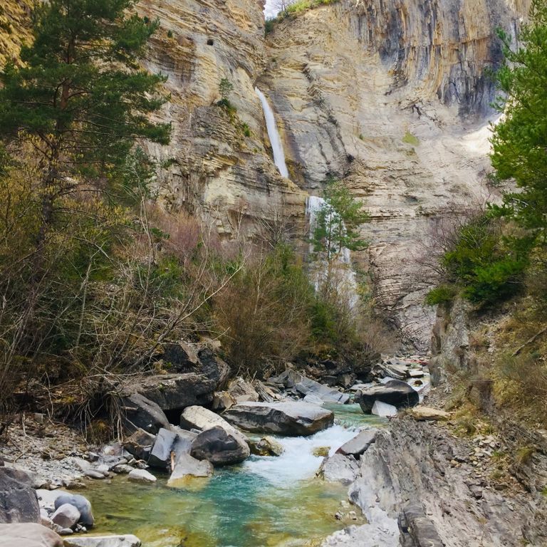 El alto río Ara en Torla es perfecto para senderismo, pesca con mosca o barranquismo.