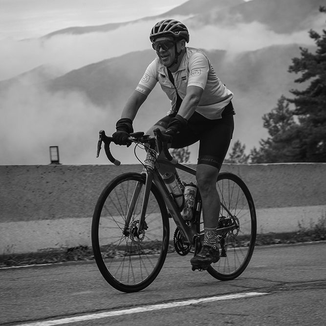 Bicicleta de carretera en Aragón, cerca de Casa Pesca Vera