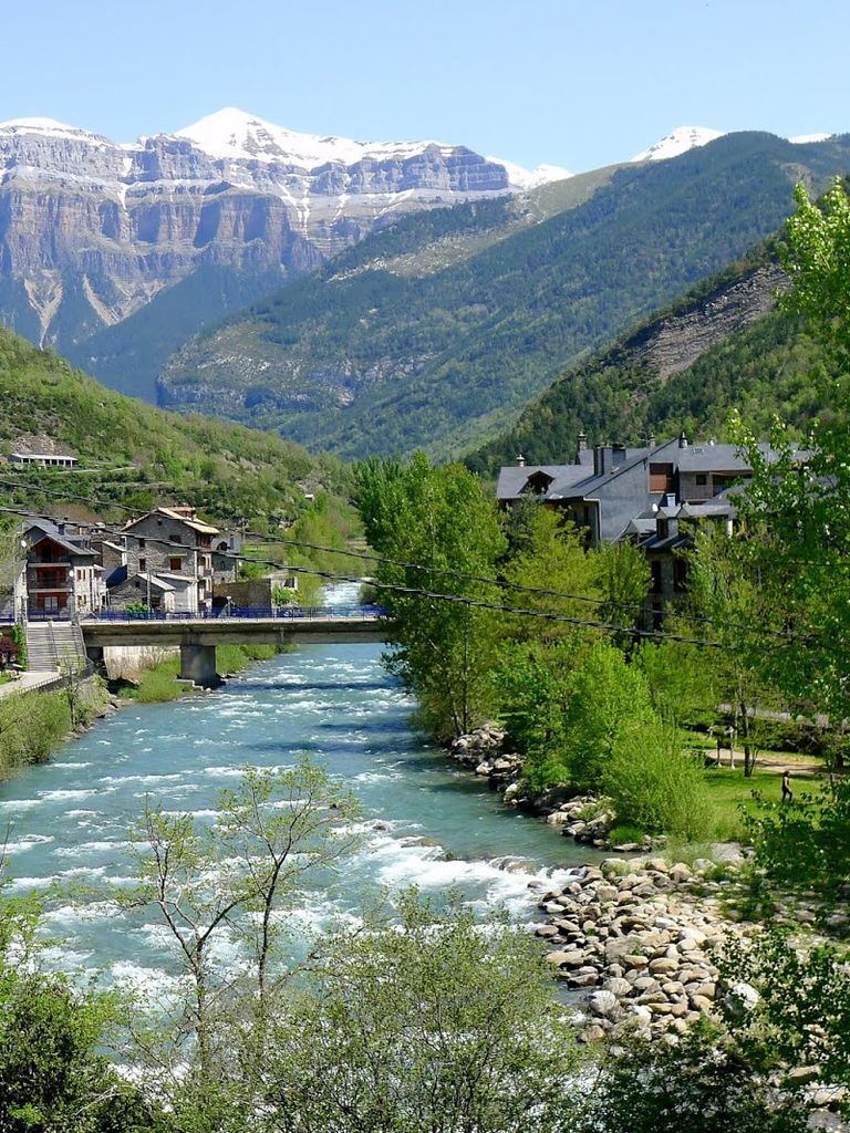 El río Gallego cerca de Biescas (coto extractivo)