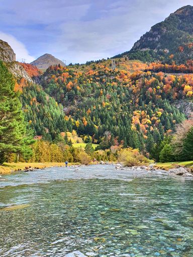 El río Ara cerca de Broto, paraíso de la pesca con mosca.